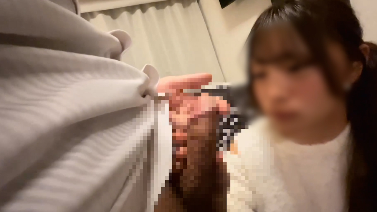 今まで彼氏と手も繋いだことが無い彼女。おじさんのち〇こ咥えておじさんを気持ちよくさせちゃいます。【個人撮影】No.329 gallery photo 1