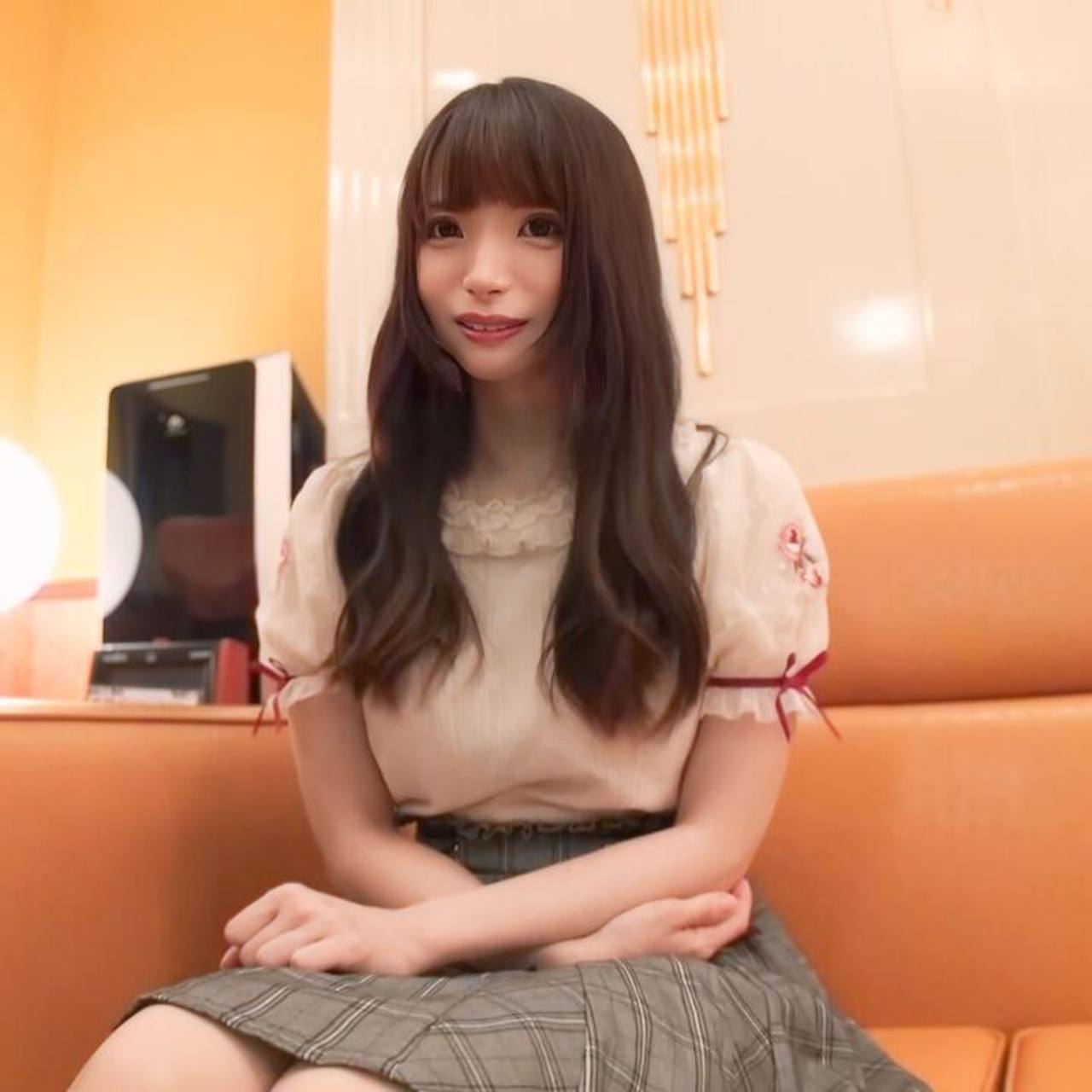 【⚠過激注意⚠】※在庫限り※ 清楚なのに大胆。小柄で巨乳。大卒フリーターのしおりちゃん。わけありでハメ撮り出演。過激性交で豪快イキ。肉棒に翻弄され肉棒の虜になった全貌公開。 gallery photo 1