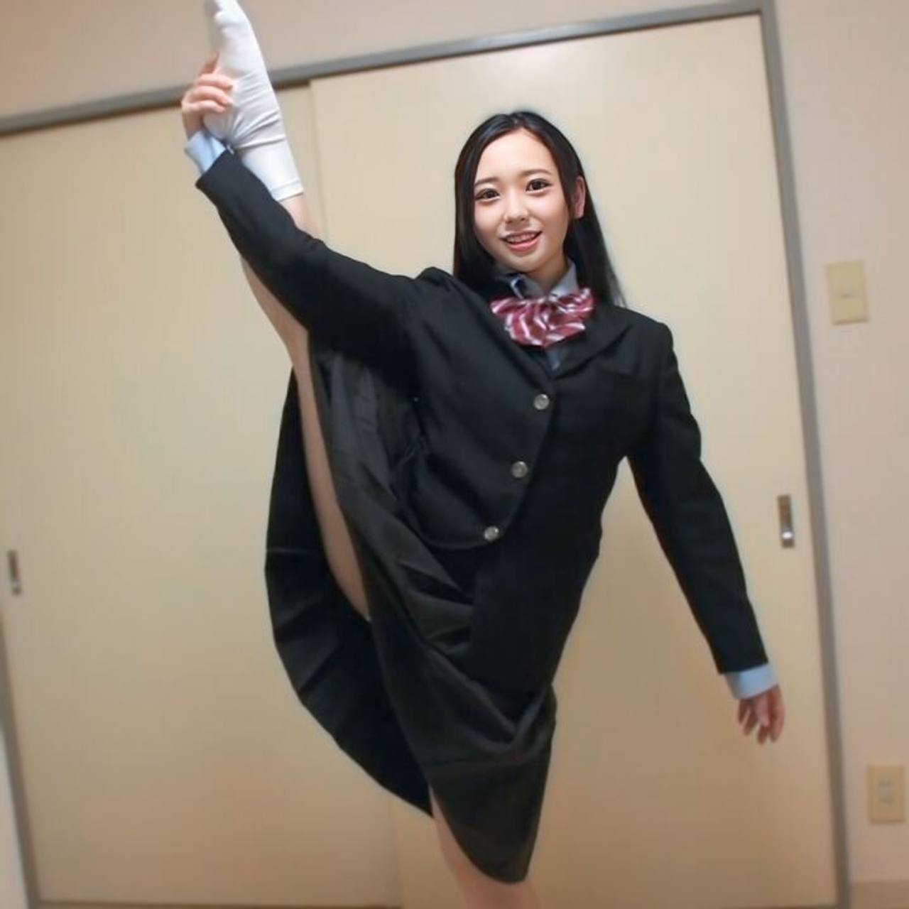 【⚠過激注意⚠】※期間限定※ 18歳のピュアな世界的ダンサー。 連れ込み乱交。初めて尽くしで困惑絶頂。連続激ハメ。大量顔射。 gallery photo 1