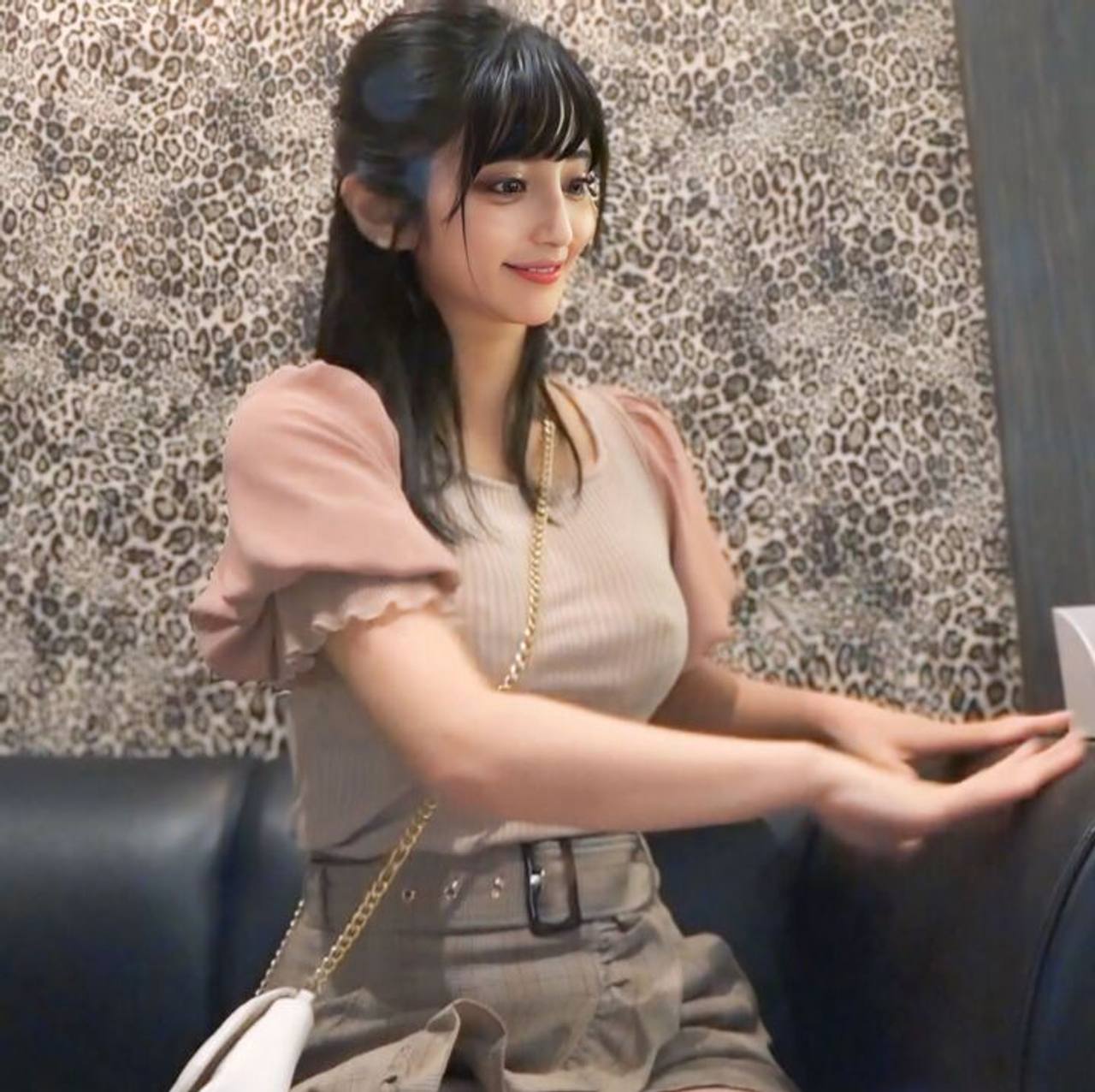 【業界騒然】※希少販売※ 日本のアイドル界が誇る神ビジュアイドルが電撃出演。 連続ハメで絶頂潮吹き。即解雇案件の大量中出し。 gallery photo 1