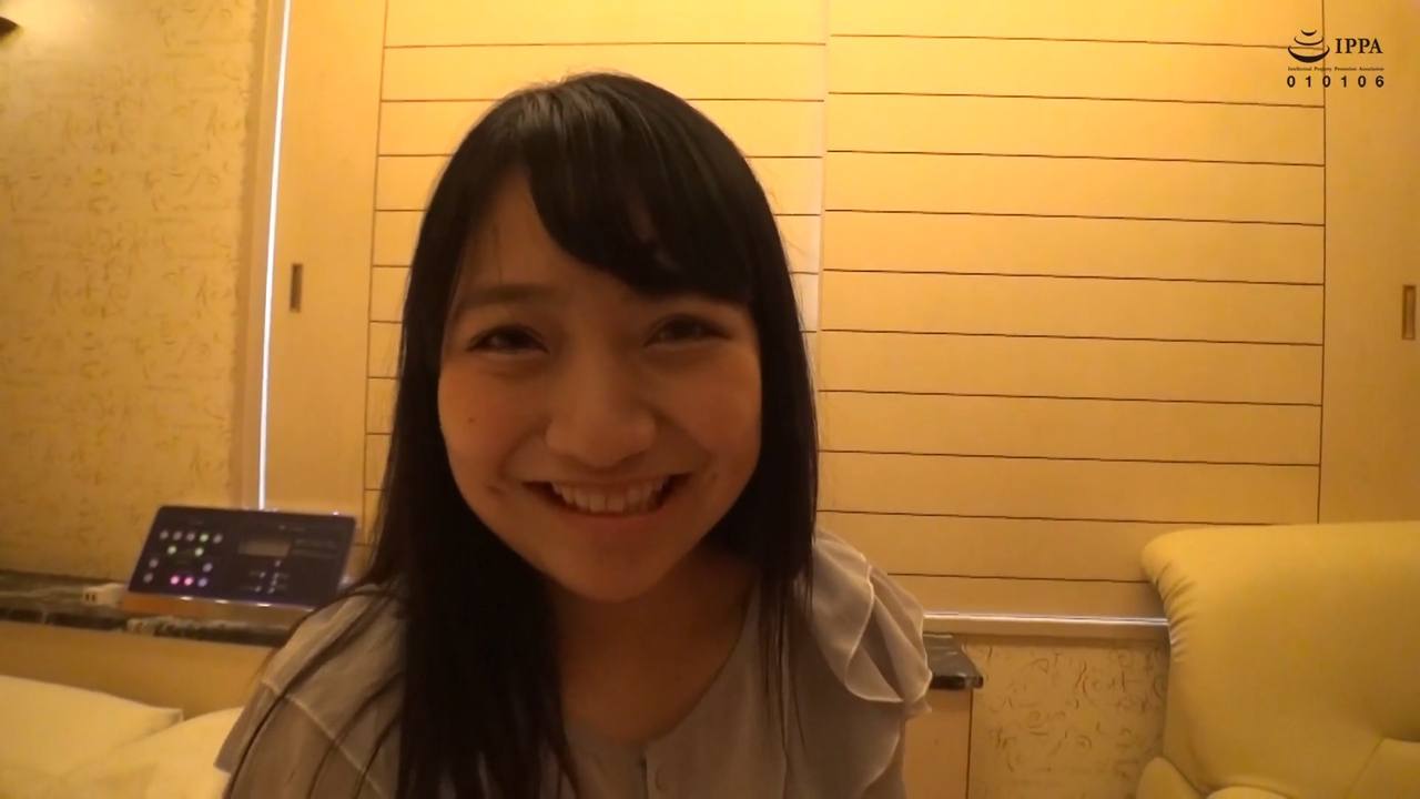 【完全顔出し】黒髪巨乳の人妻と中出しSEX gallery photo 1
