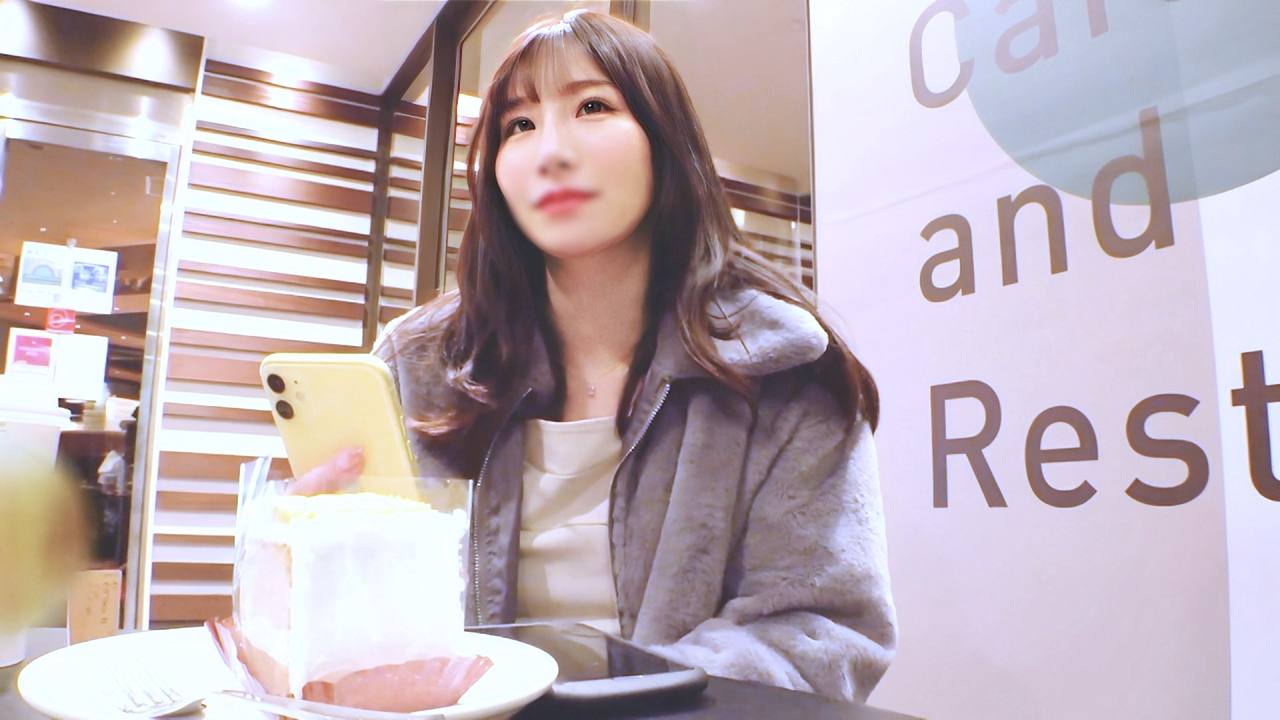 【後日着床】東京A大学英文学部で動画配信もこなす１８歳の天使級美女　あまりの可愛さに２発中出ししたらちょっと怒られました gallery photo 1