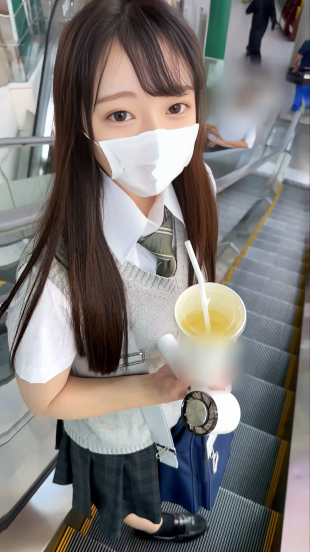 透明度抜群の１８歳新人アイドル　まだ誰にも触られた事の無い神秘的な身体に複数回に渡るピル無し濃厚種付けで命を宿しました。※数量限定 gallery photo 1