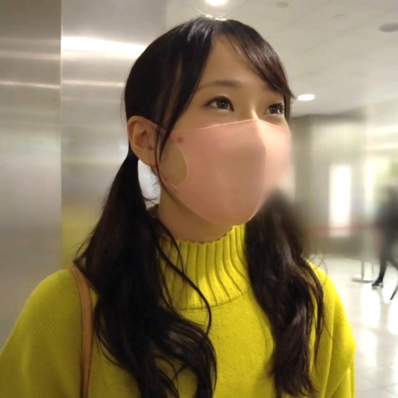 低身長132㎝の18歳の小柄体系　体の半分程あるマグナム級巨根でおもちゃのように扱われ失神絶叫。※先着高画質原版特典付き gallery photo 1