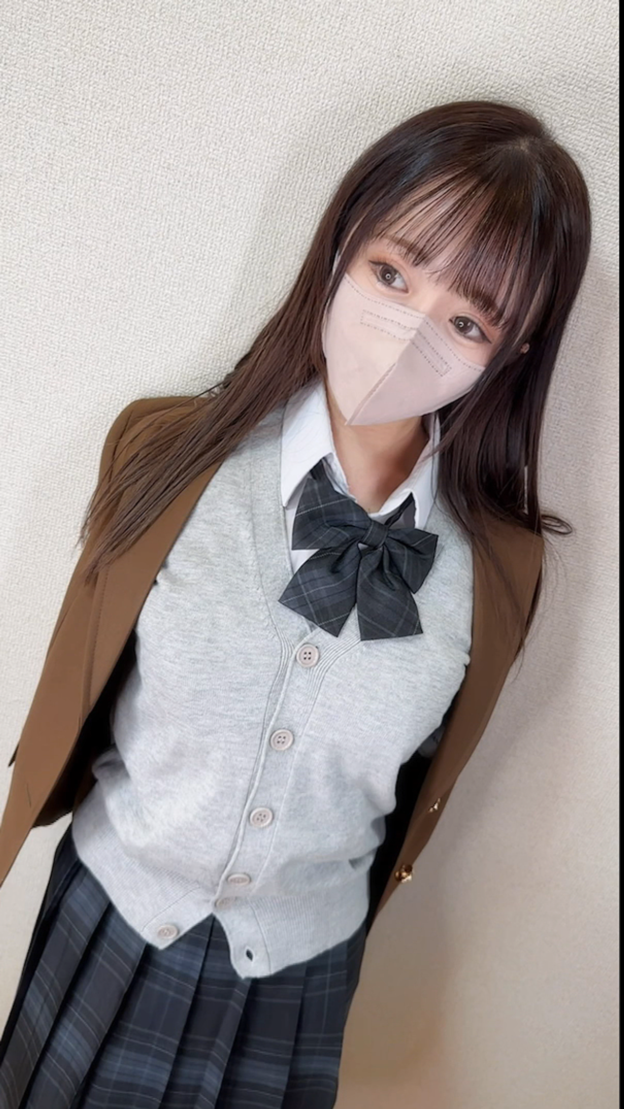 【国民的美女グランプリ入賞】大手芸能事務所属18歳若手美人タレント。透明感抜群のスレンダー体型。永久保存必須級の超絶貴重映像。高画質4K特典付き。※初回のみ先着で特別ver用意してます gallery photo 2