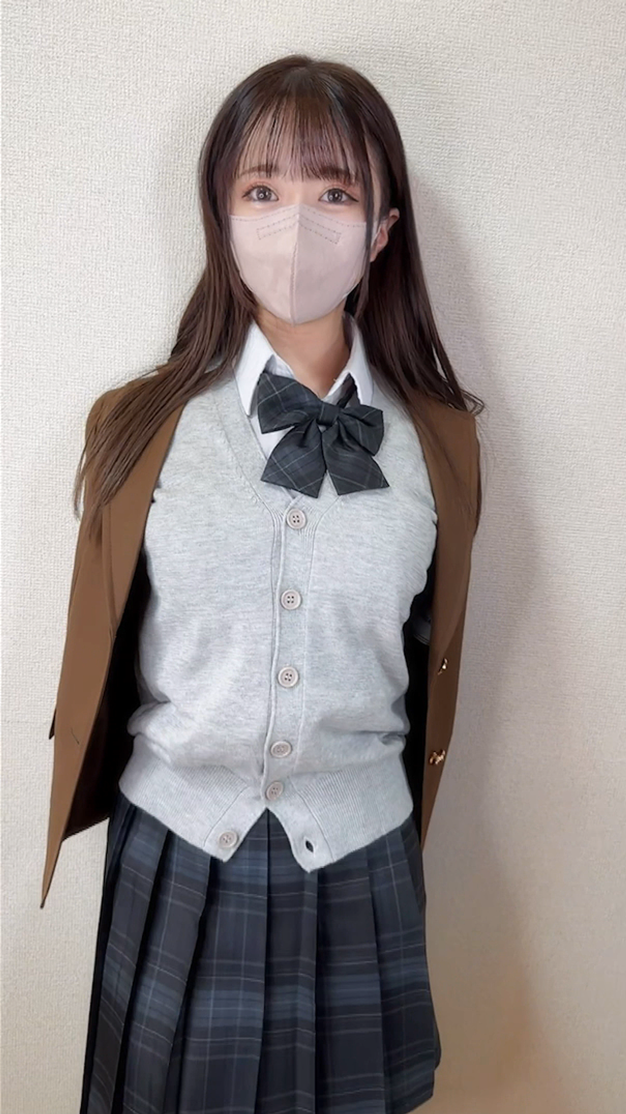 【国民的美女グランプリ入賞】大手芸能事務所属18歳若手美人タレント。透明感抜群のスレンダー体型。永久保存必須級の超絶貴重映像。高画質4K特典付き。※初回のみ先着で特別ver用意してます gallery photo 3