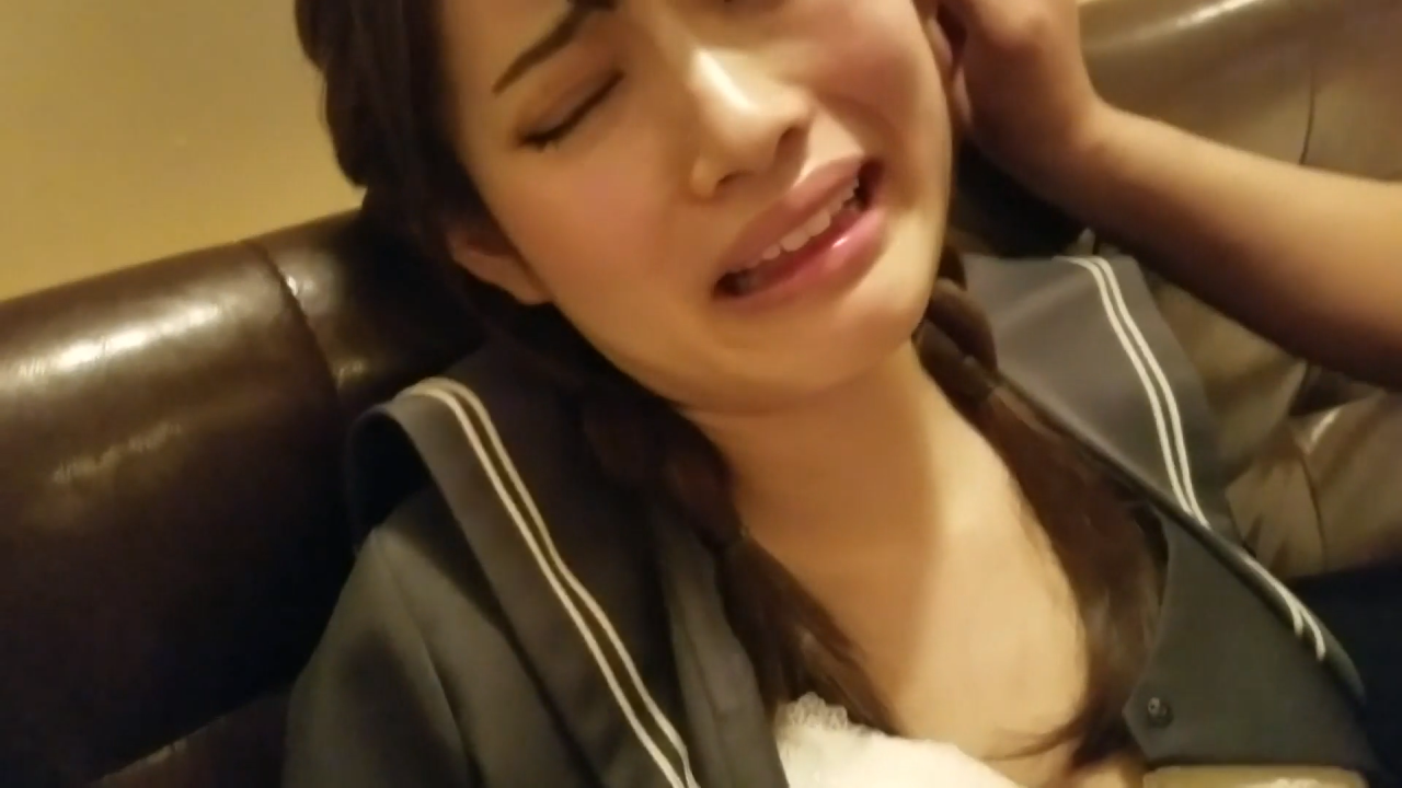 実家の借金返済の為にハゲ散らかしたオヤジと交わる健気な１８歳　トラウマ級の体験するも最終的に大人のチ〇ポに屈する一部始終。※数量限定 gallery photo 1