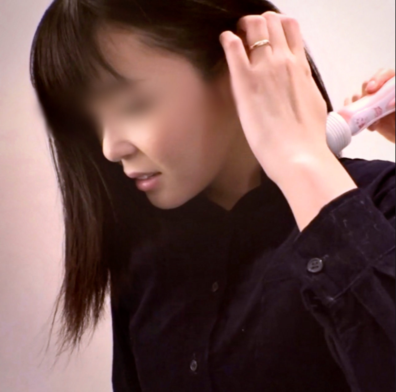【素人撮影】旦那が事業失敗。金のため泣く泣く中出しハメ撮りされる人妻〈大宮市在住／30歳／看護師〉 gallery photo 3