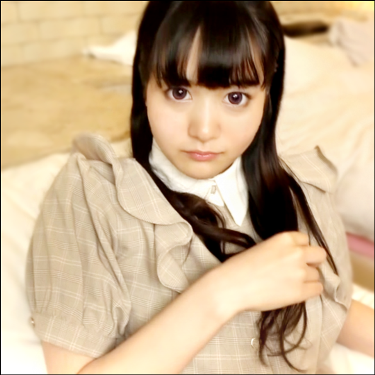 関西圏新人アイドルとのプライベート記録　杭打ちスタンプで円錐型乳房を懸命に揺らして連続絶頂生種付け※限定掲載※ gallery photo 1