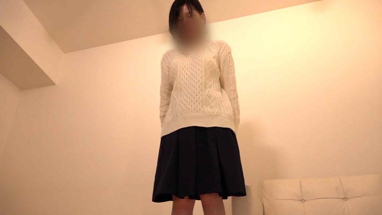 【個撮／素人】ショートカットの清楚系美女。顔面騎乗クンニ責めされ愛液ダダ漏れでイキ乱れちゃってました。 gallery photo 1