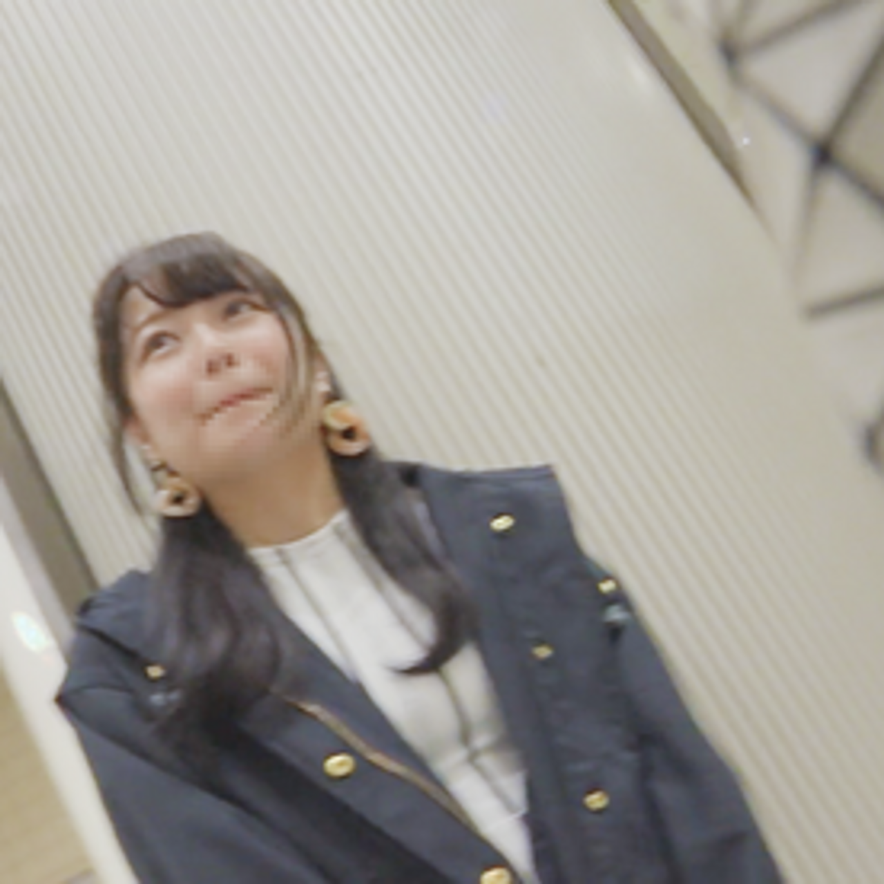 色白可愛い新卒の*。小さな細身が膣痙攣。そのまま気にせず中出し. gallery photo 1