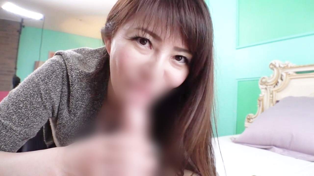 【熟女】むっちりボディが魅*的！色気ムンムン50歳美熟女がエロい仕草を散々見せつけながら歓喜の声を上げ、イキ狂う！淫乱ハメ撮りセックス gallery photo 2