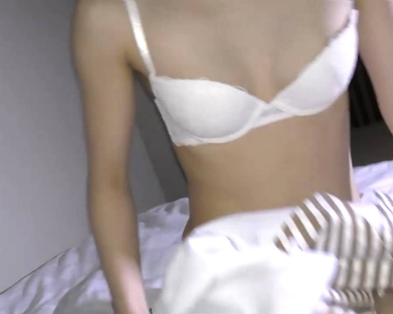 【妊娠覚悟】**校育ち18歳の華奢な身体を好き放題して生中出し 手加減なし生挿入に息を荒げて絶頂 gallery photo 2