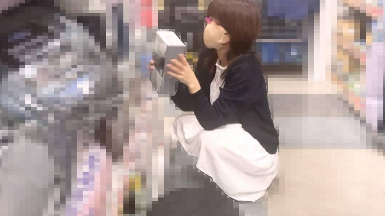 剛毛まんこの美人が全裸にワンピで出歩き巨乳まで逆さ撮り♡衝撃のノーブラノーパン【街撮り/素人】 gallery photo 9