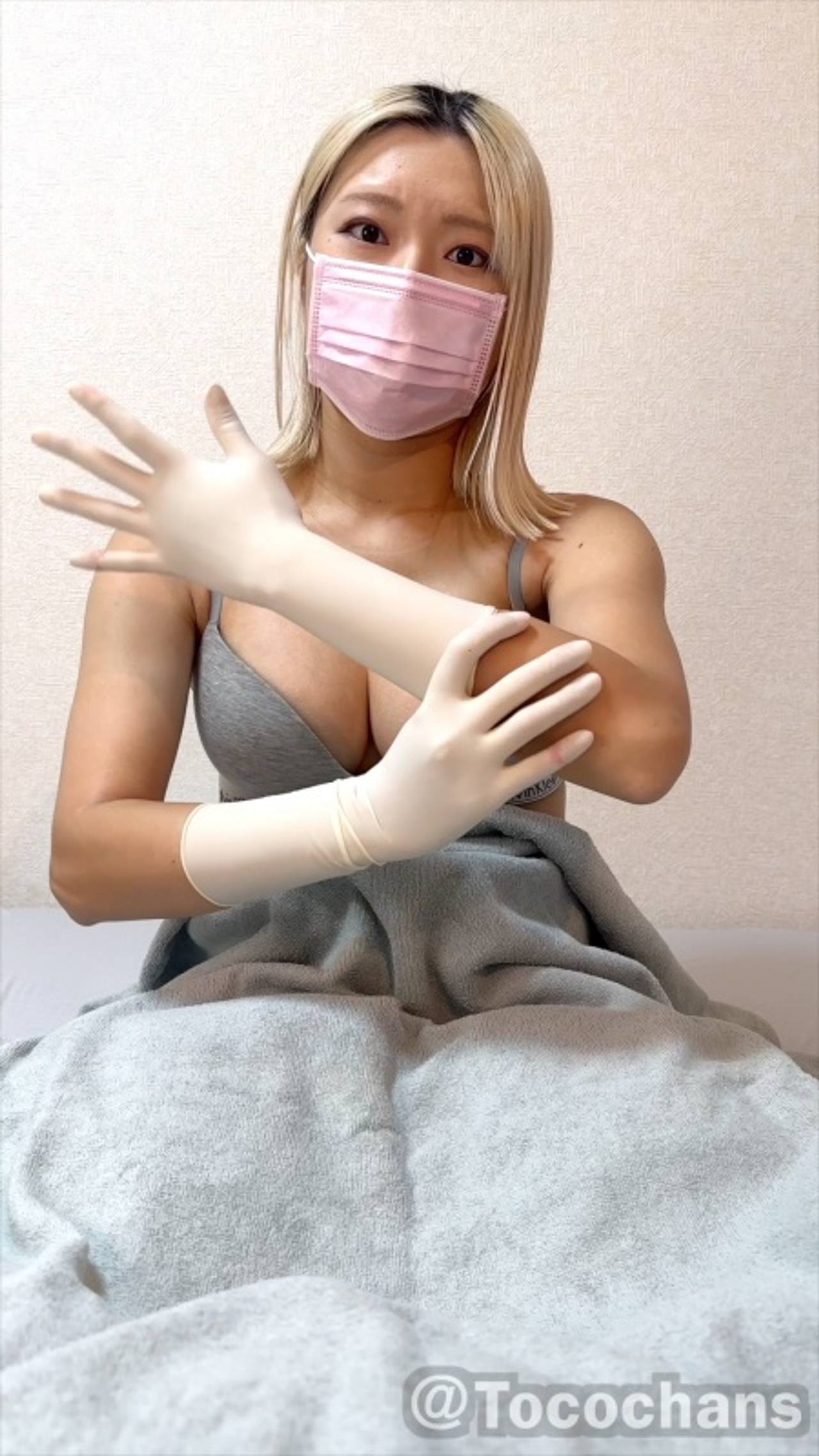 【手術手袋×医療用マスク】巨乳ギャルの上から目線ご奉仕フェラ＆ごっくん gallery photo 2