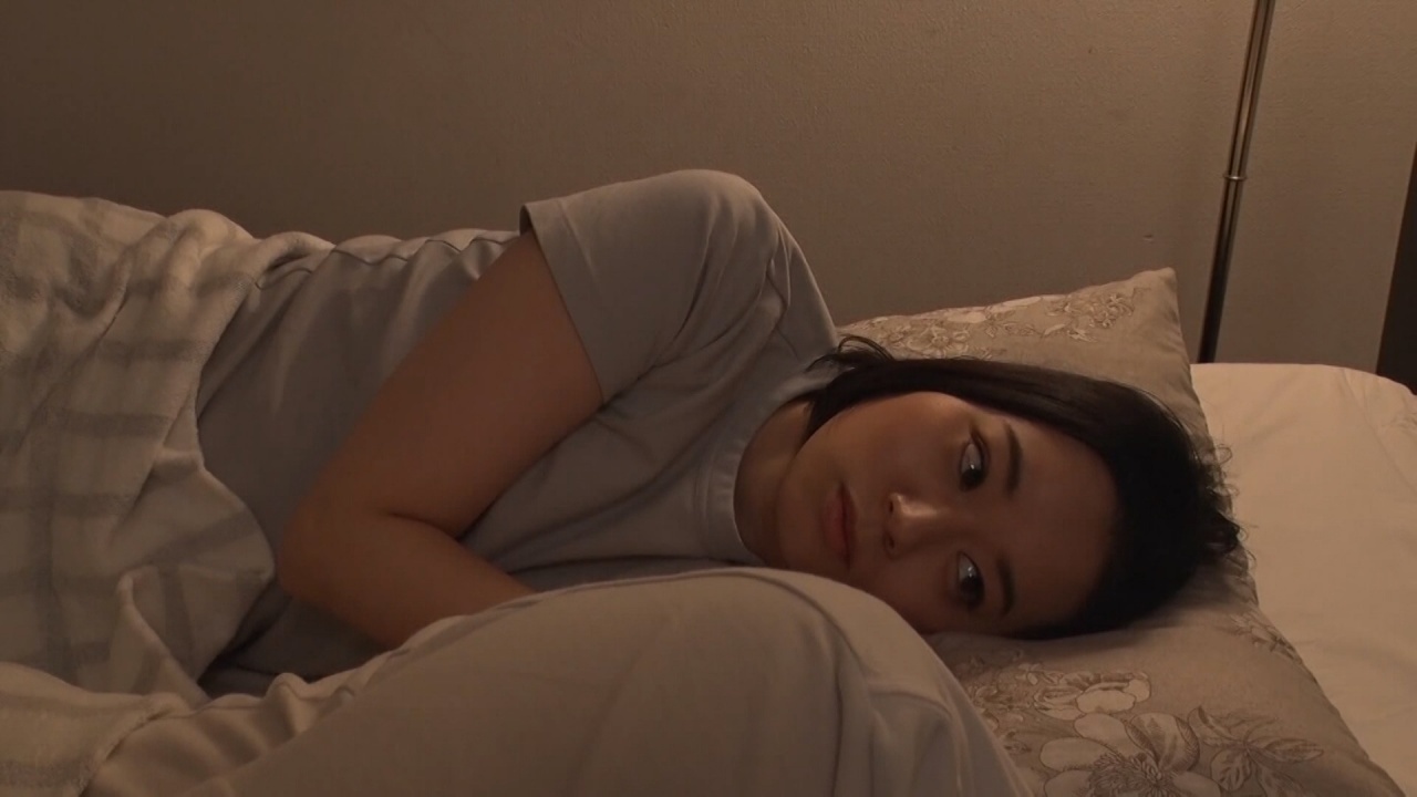 P084G02 エッチしたい女盛りの嫁と絶倫巨根の義*との背徳性交！夫の代わりに孕ませます。 gallery photo 1