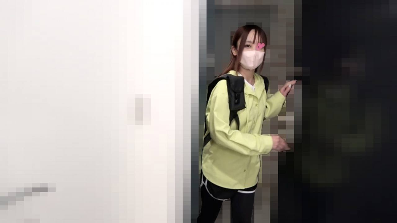 女性配達員③唐突にオッパイ揉みしだき。2人掛かりでお触り。 gallery photo 1