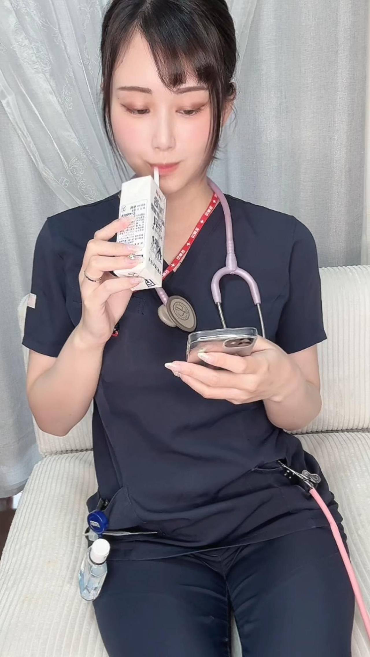 Hカップ**看護師職場でまさかのオナニー！？ピッチがなってもオナニーは続けてしまい‥ gallery photo 1