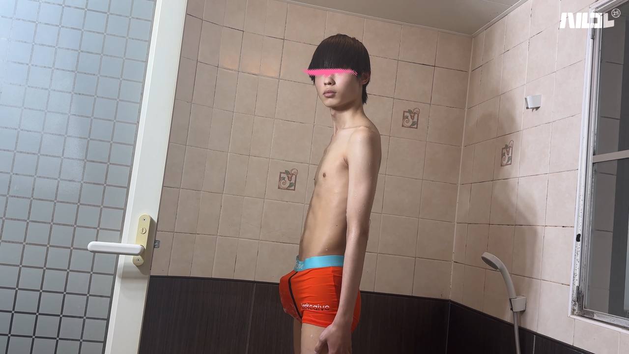 【先走りダラダラ四つん這い全開オナ】肌の透明感エグすぎるズルムケちゃん ハズキくん 18歳 4K《ハルコレ》 gallery photo 6