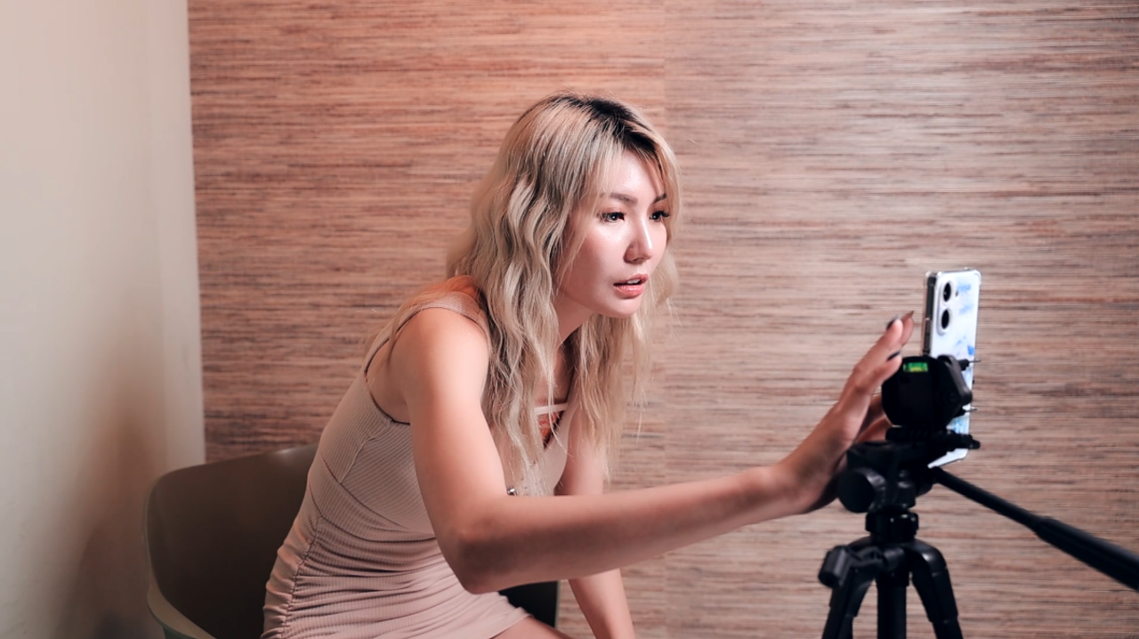 元カレが貧乏男から榜一に、ライバーが金の*で情熱再燃 gallery photo 1