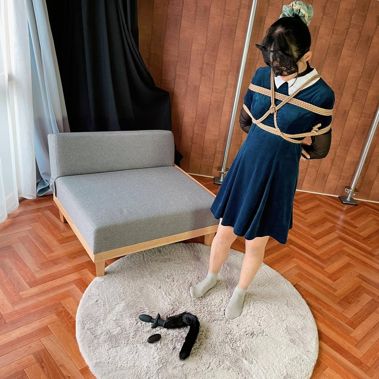 女友達と遊ぶ ふりふりバイブ　Playing with a rare adult toy with a female friend gallery photo 1