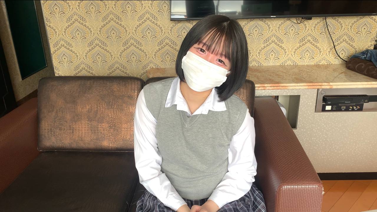 【無修正】　制服黒髪清楚なのにエロすぎる！　甘え上手な***に唾液飲ましてもらう代わりに、綺麗なピンクまんこに精液を膣に流し込む！　 gallery photo 1