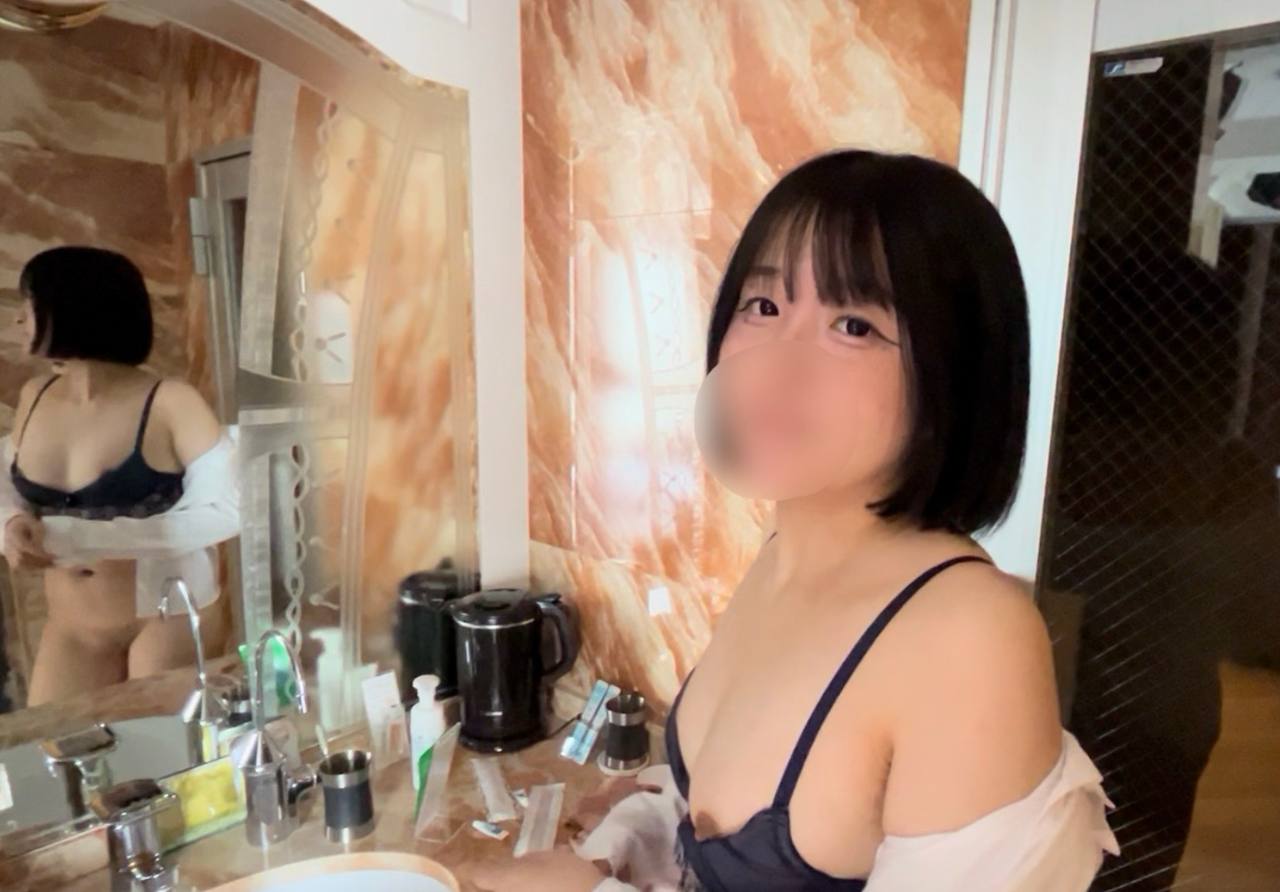 【無修正】　制服黒髪清楚なのにエロすぎる！　甘え上手な***に唾液飲ましてもらう代わりに、綺麗なピンクまんこに精液を膣に流し込む！　 gallery photo 4