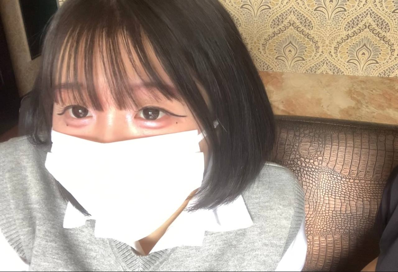 【無修正】　制服黒髪清楚なのにエロすぎる！　甘え上手な***に唾液飲ましてもらう代わりに、綺麗なピンクまんこに精液を膣に流し込む！　 gallery photo 2