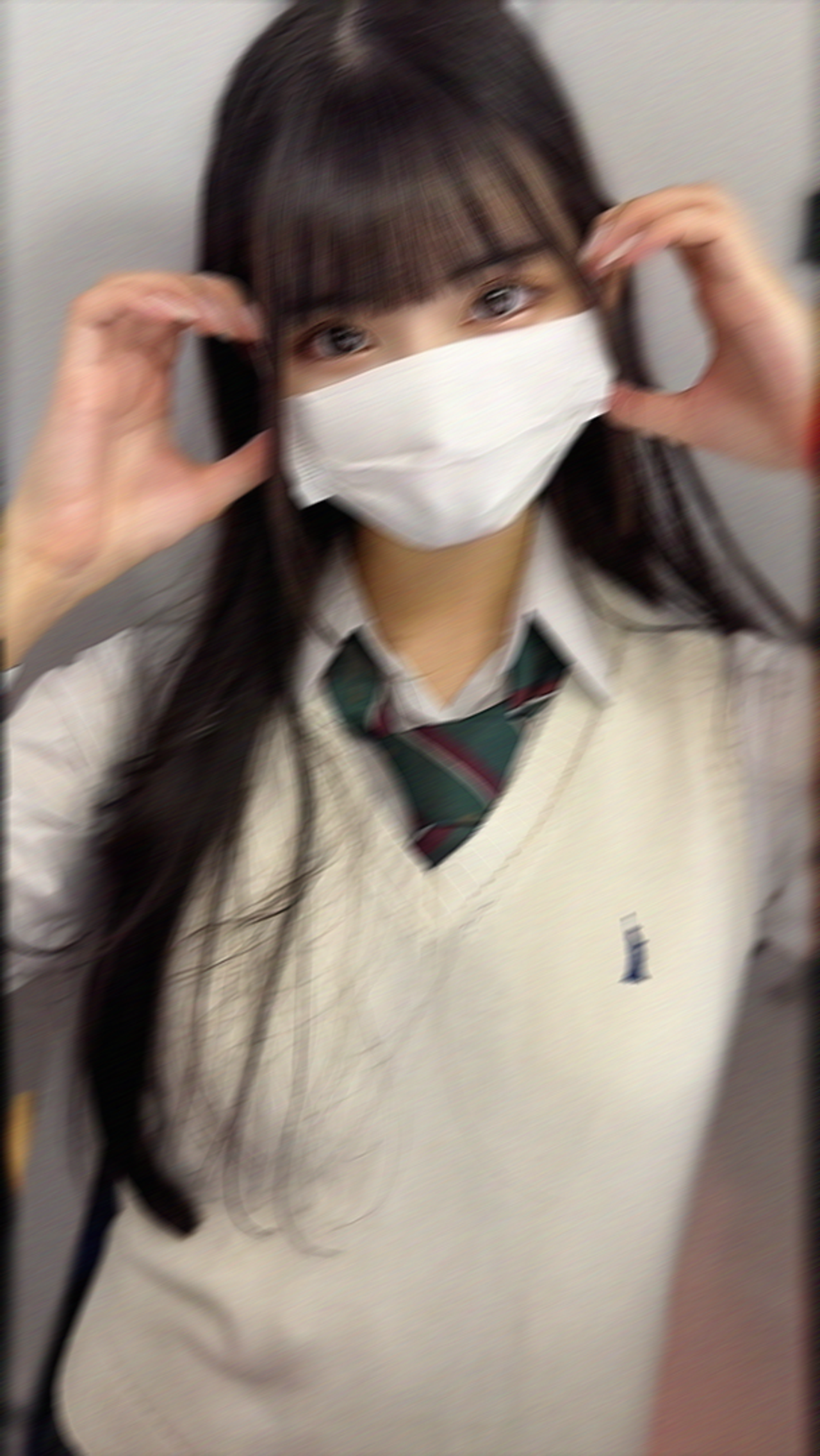 【特典先着】18歳にして学業・アイドル・グラビアの三刀流 二度と出せない秘蔵中出し ※12GB超え原版先着限定配布 gallery photo 1
