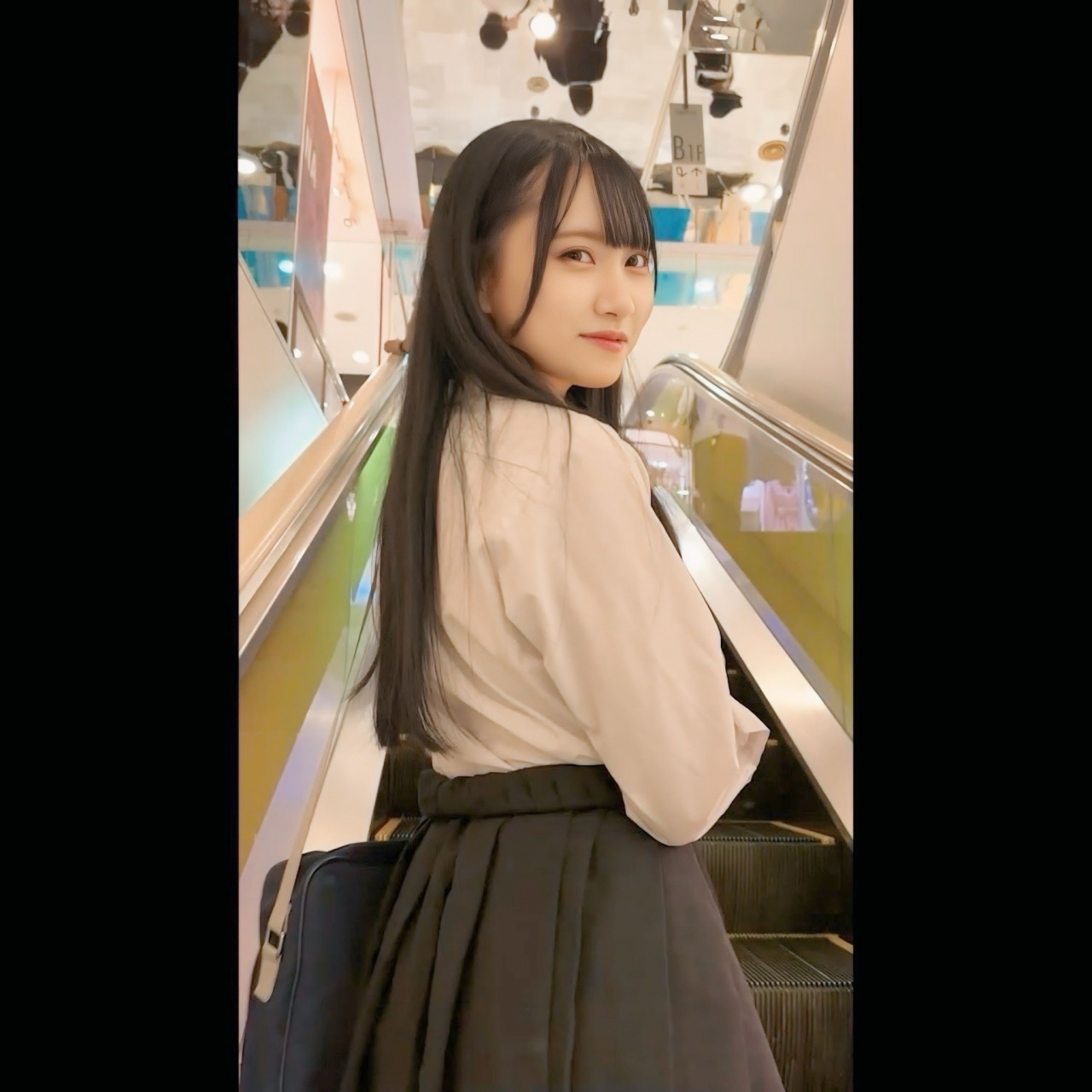 【恋バラ出演歴あり】上半期終わりに本物の衝撃。ネット番組出演歴有りの18才の中出しデビュー作公開 gallery photo 2