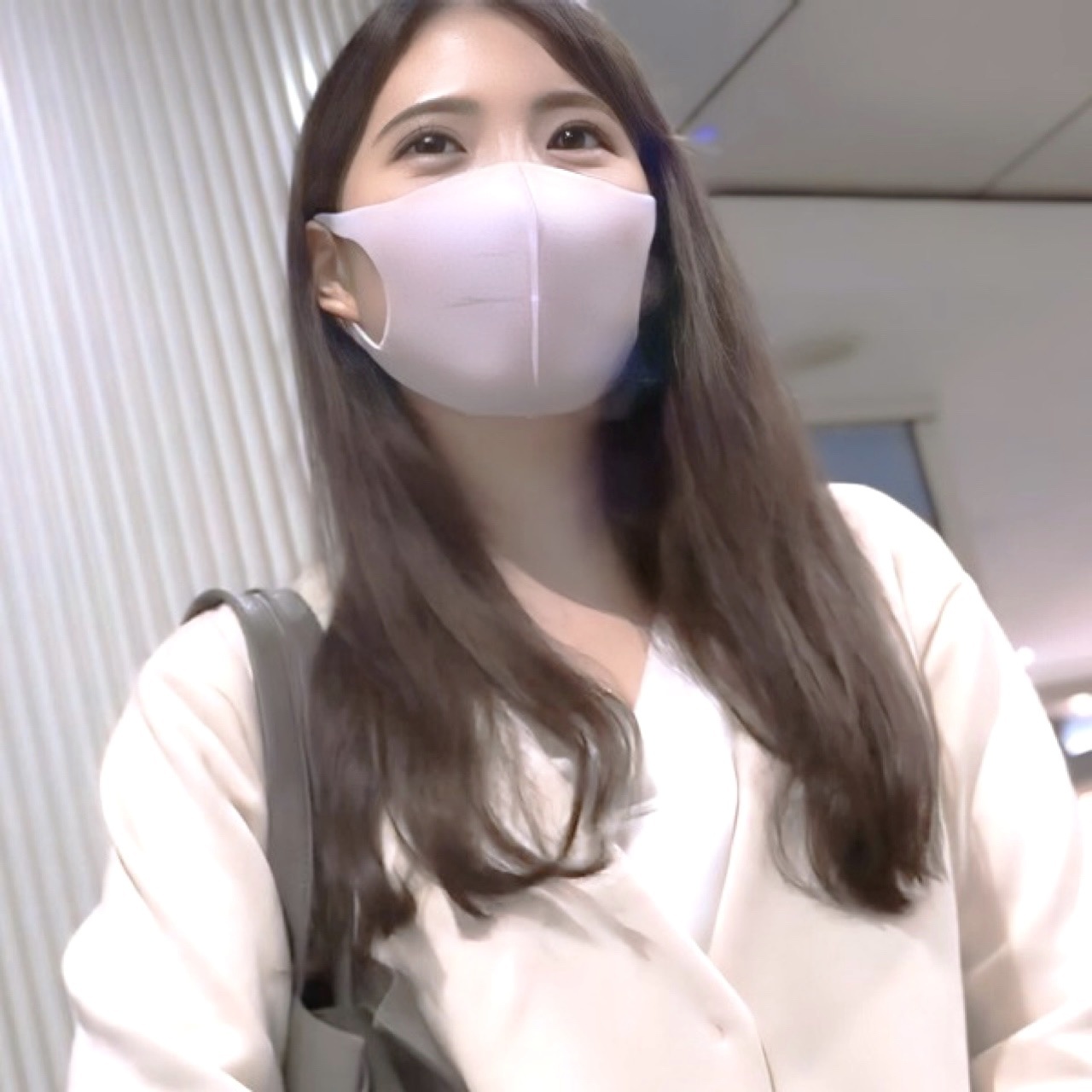 不動産OL極秘映像!!社内外でモテまくる黒髪美女が乱れ狂う1時間 もう無理..と懇願され妊娠確定の大量中出し gallery photo 2