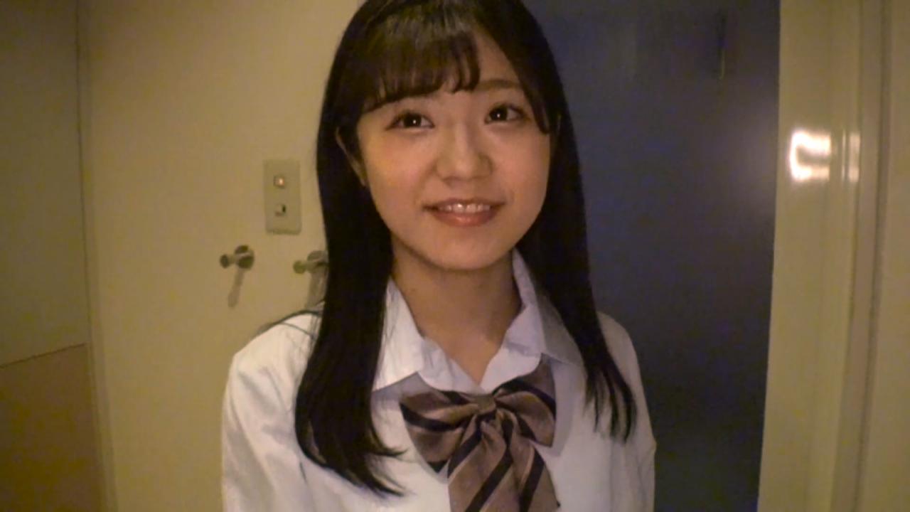 素人個撮【くるみﾁｬﾝ】ウブなパイパンちゃんとラブホで密会♥ぬるぬるのアソコに中出し♥ gallery photo 4
