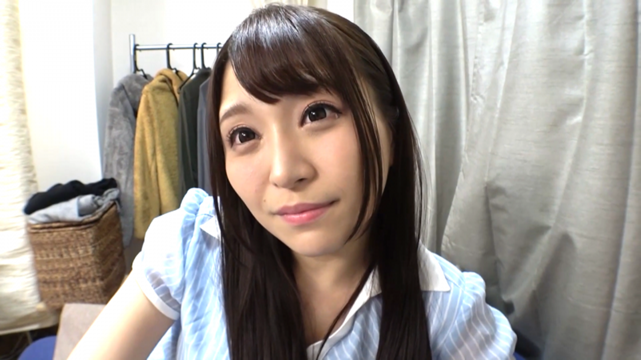 個撮♥【まり/23歳】友達の彼女を寝取り中出し!!寝ている彼氏の横でこっそりヤッちゃいましたｗｗ gallery photo 1