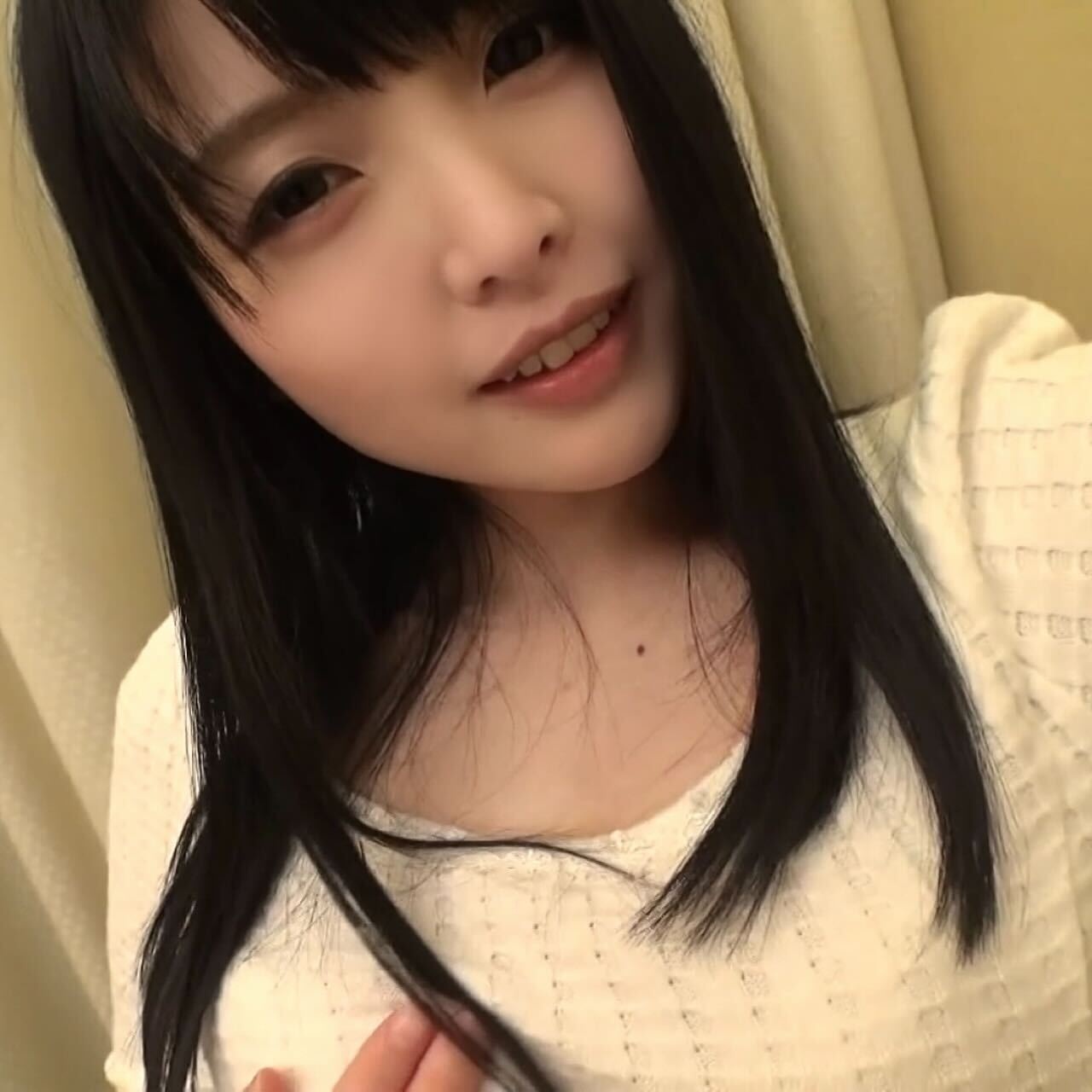 【限定販売】上京したばかりの18歳 まだあか抜けない現JDが金銭苦のため撮影したオナニー映像大公開 gallery photo 1