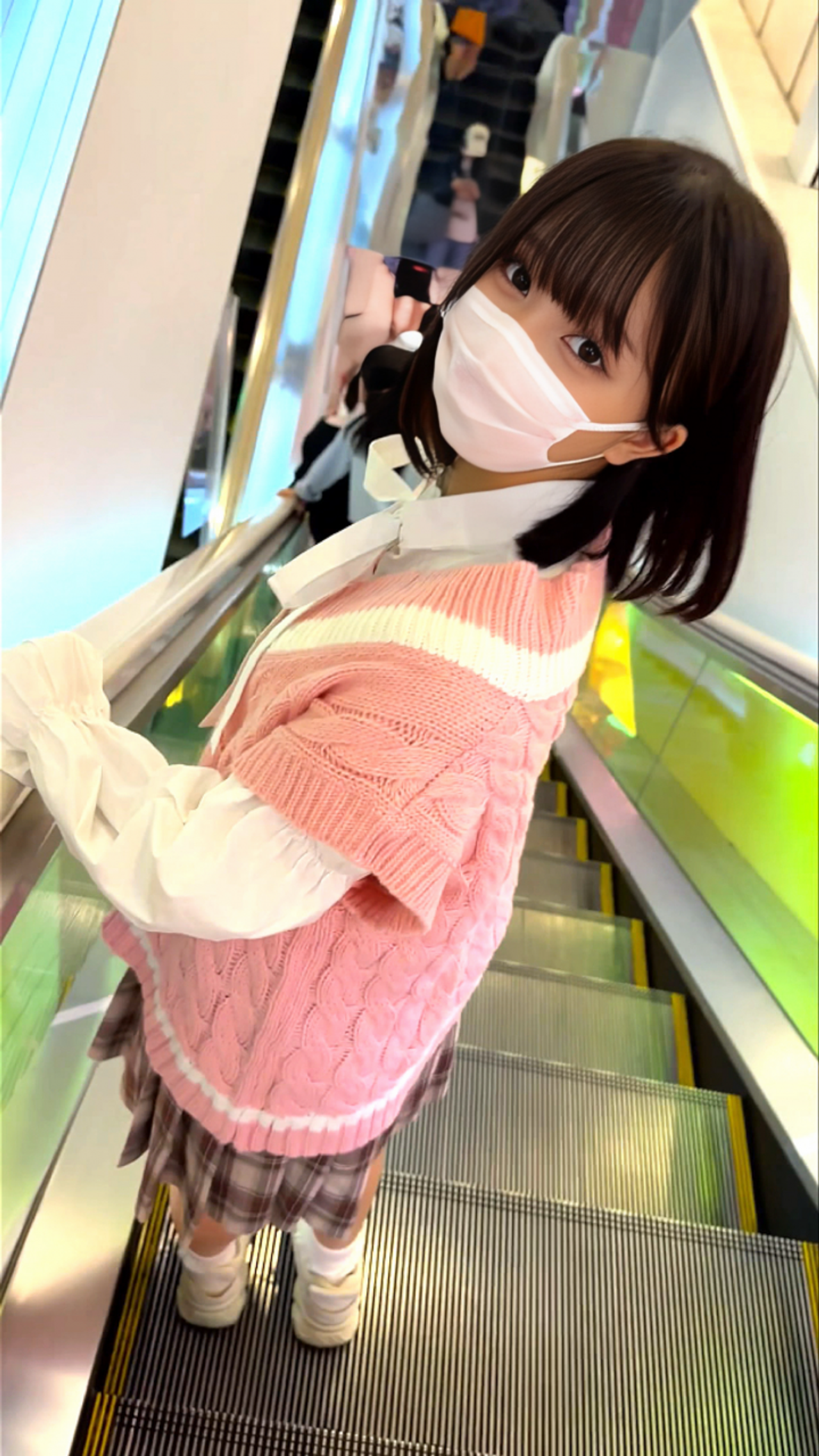 人生変わるレベルの未知なる体験　現職の週末アイドル１８歳　意識飛ぶ寸前まで痙攣絶頂するあどけなさ残る低身長美女。※数量限定 gallery photo 1