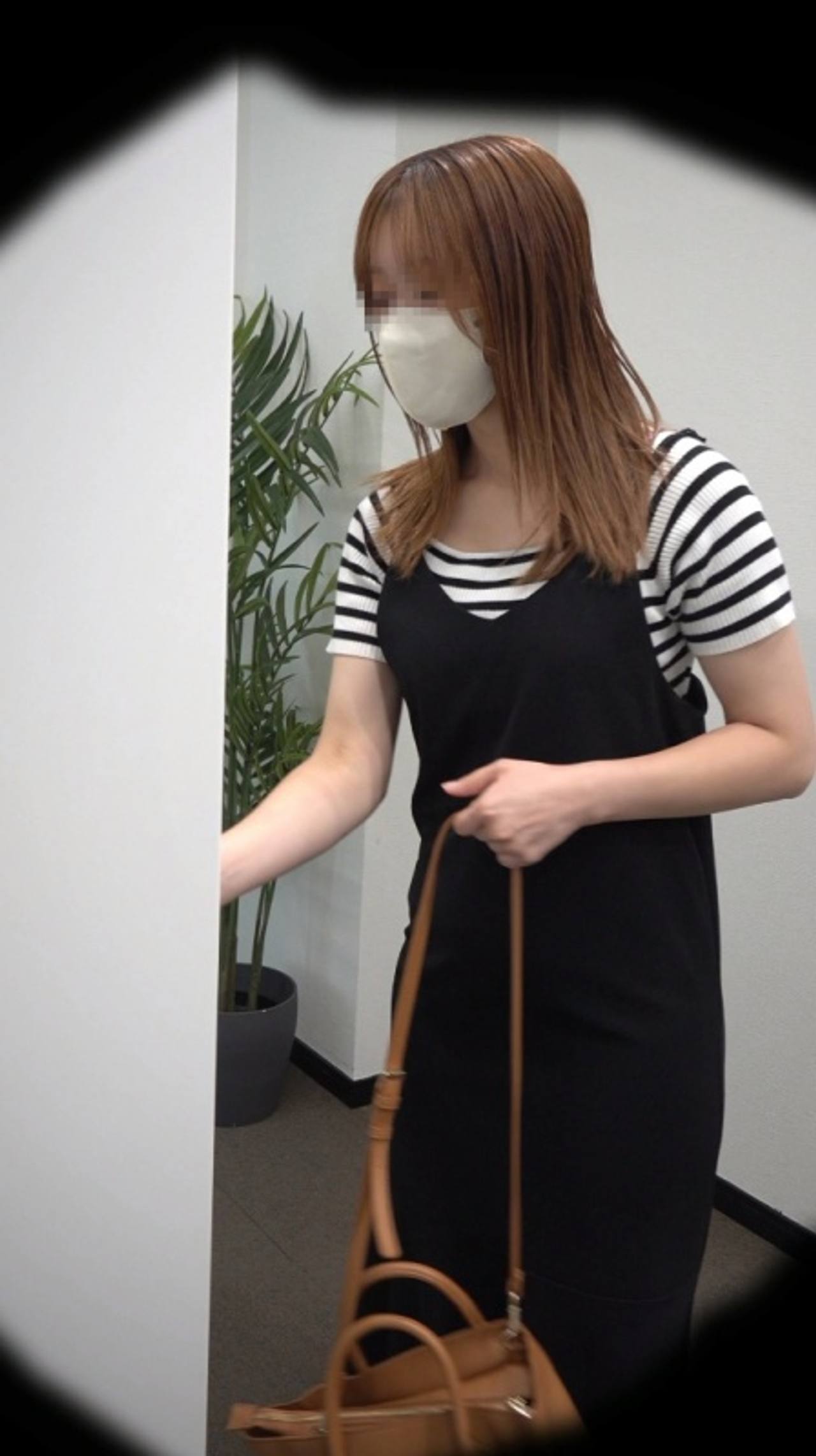 ※レビュー特典特典付き【某トレーニングジムの裏側vol.11】色白Dカップ人妻さんのパンツに濃厚射精…無防備に履く背徳映像。 gallery photo 1