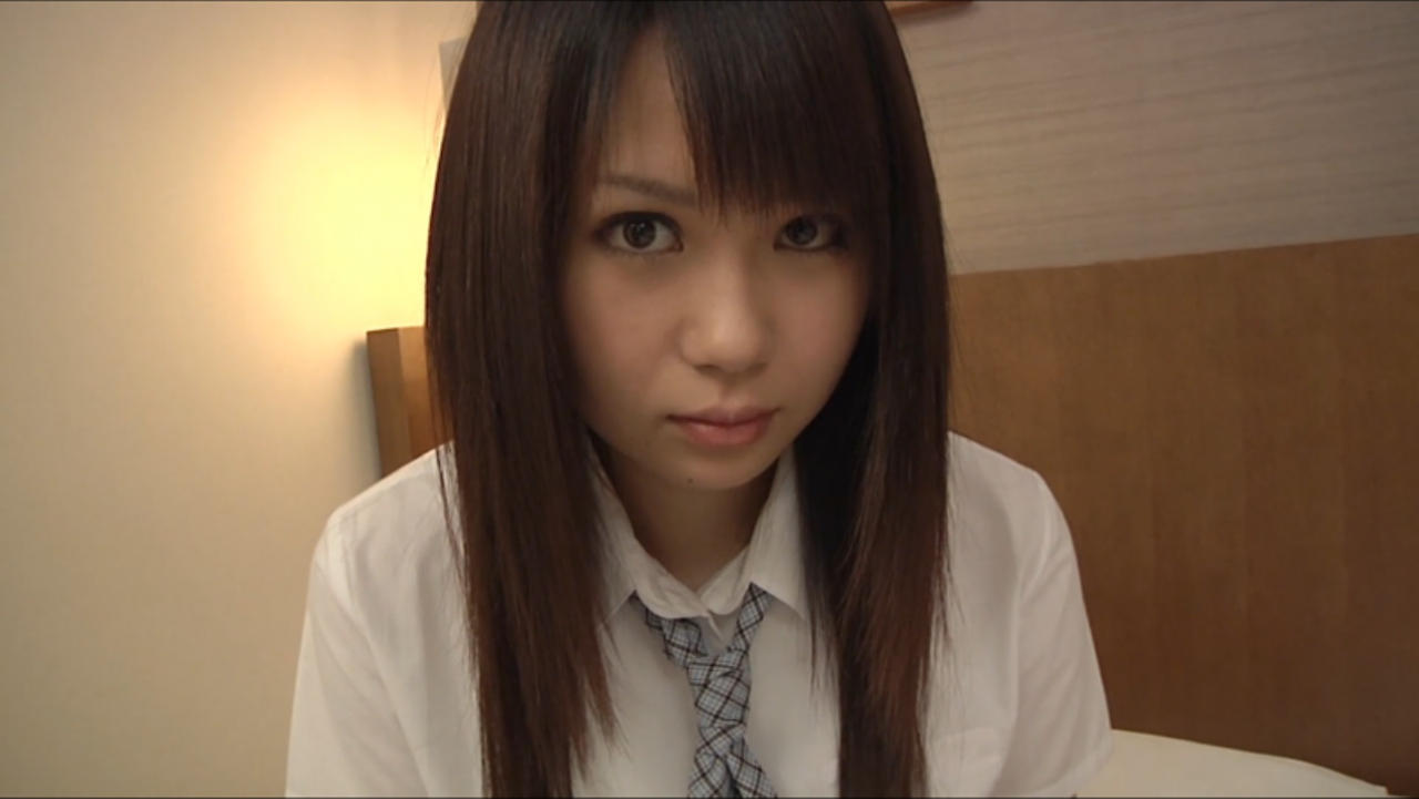 【期間限定90％OFF!】ちょっと生意気な18歳の制服初撮りの動画がエロすぎてヤバい gallery photo 2