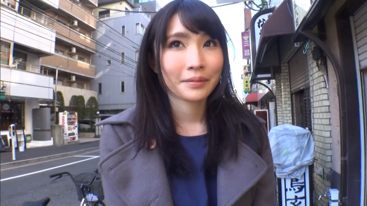 【期間限定90％OFF!】OLをナンパしたら清楚な見た目と裏腹でち◯こ大好きな淫乱で最高でした/無 gallery photo 1