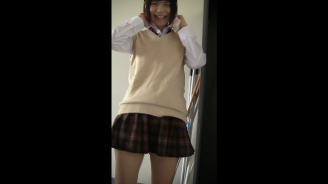 スマホで撮った制●素人ちゃんたちのエッチな投稿動画♥３人分 gallery photo 8