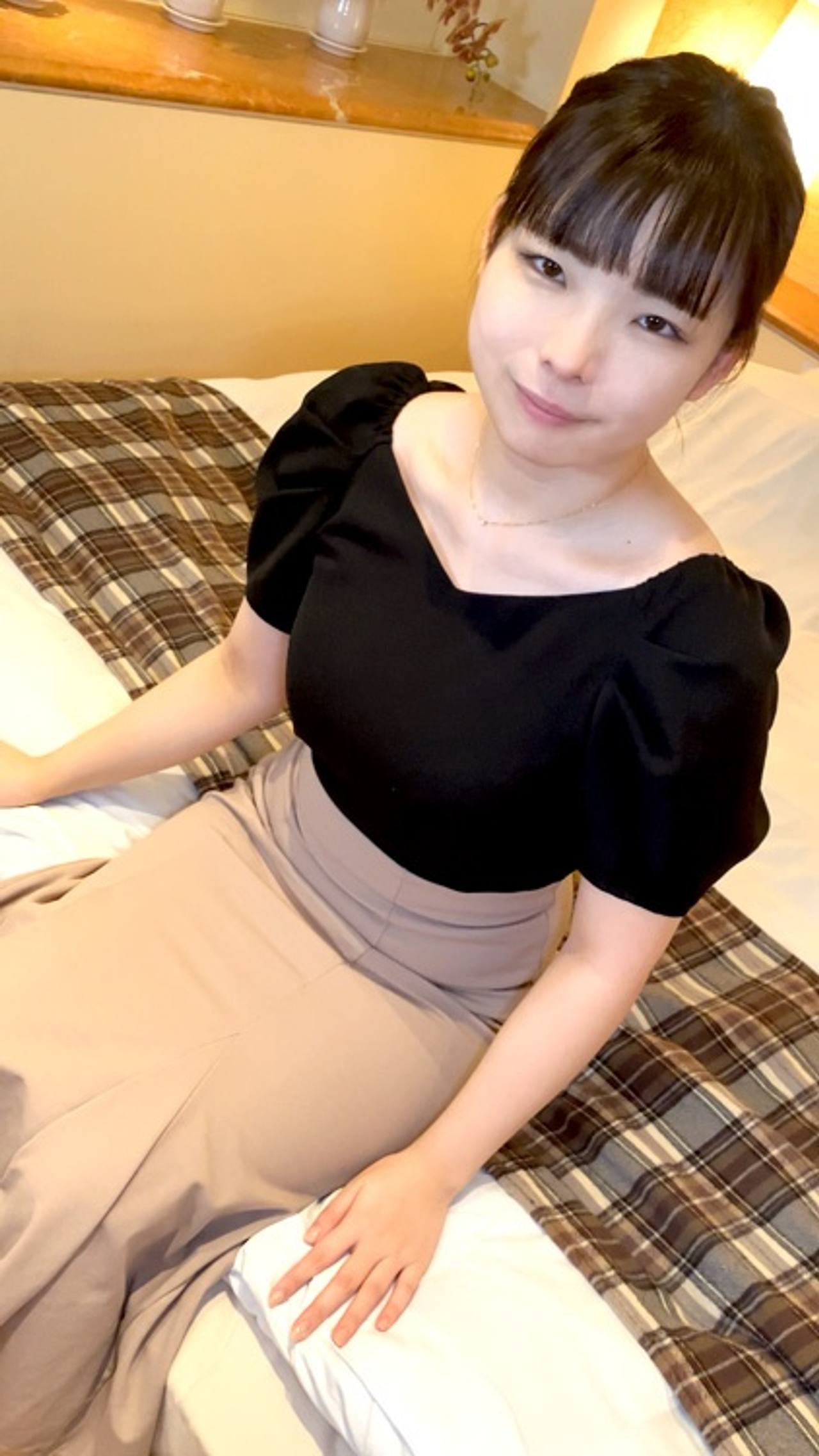 清楚色白美巨乳Gカップ美女とハメ撮り生中出し♪ gallery photo 2