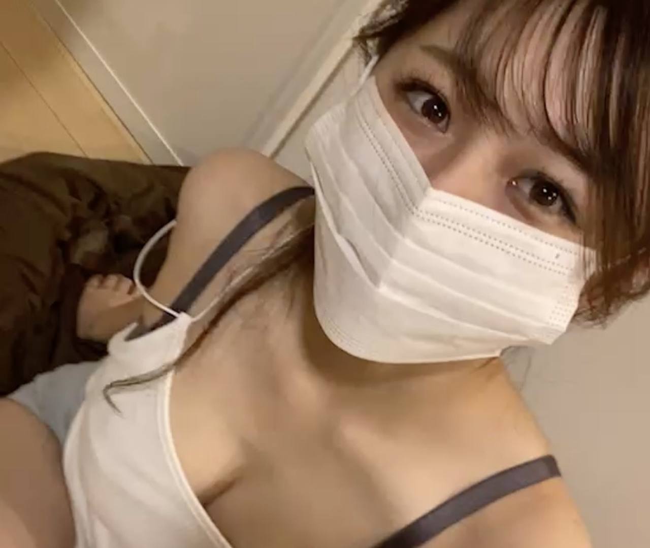 【限定数・期間限定】【ﾊﾞﾝ覚悟】友達来る前に露出する女はここですwwww 20231104 gallery photo 2