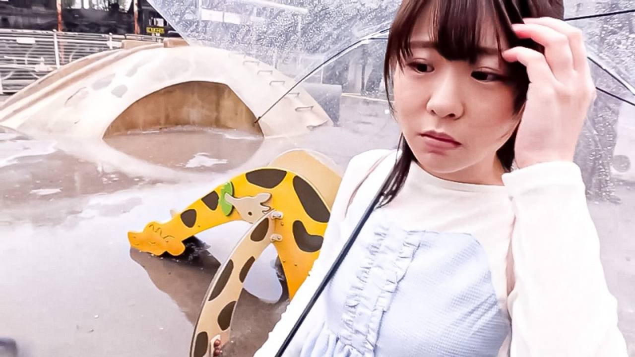 【素人 / パイパン】「おかしくなっちゃうぅぅ～！！」デカチンナマ挿入にオマ○コピクピク膣イキ！小さな穴が男根でイキ狂う！【1/2】 gallery photo 4