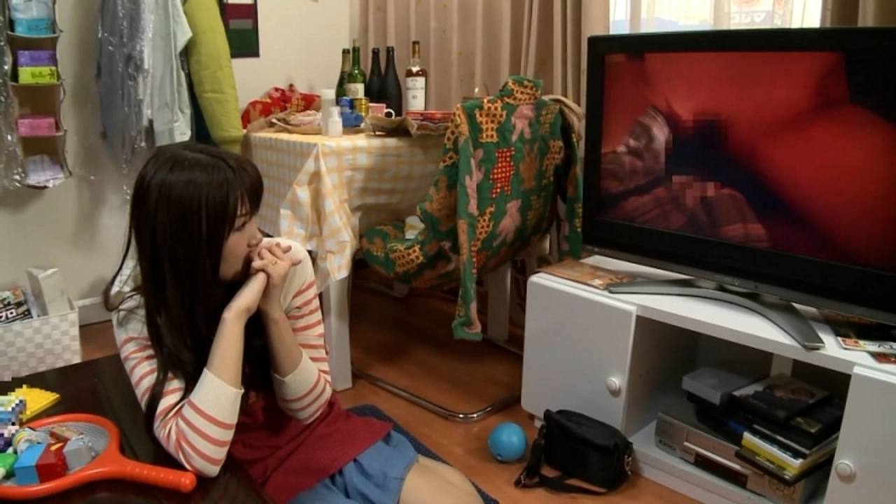 【不倫初体験】「もっと壊してッ！」突撃！欲求不満な奥様のマ○コ飯！【3/6】 gallery photo 4