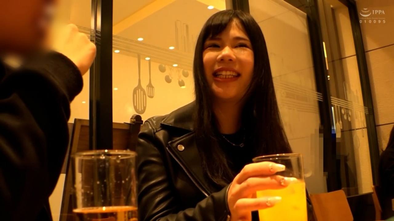 【フルHD版×爆乳妻ナンパ】軽く飲ませたらオマ●コを濡らして爆乳を揺らしてイキ悶える…新宿をぶらつく地方妻は性欲の塊でしかないのです。【2/4】 gallery photo 4