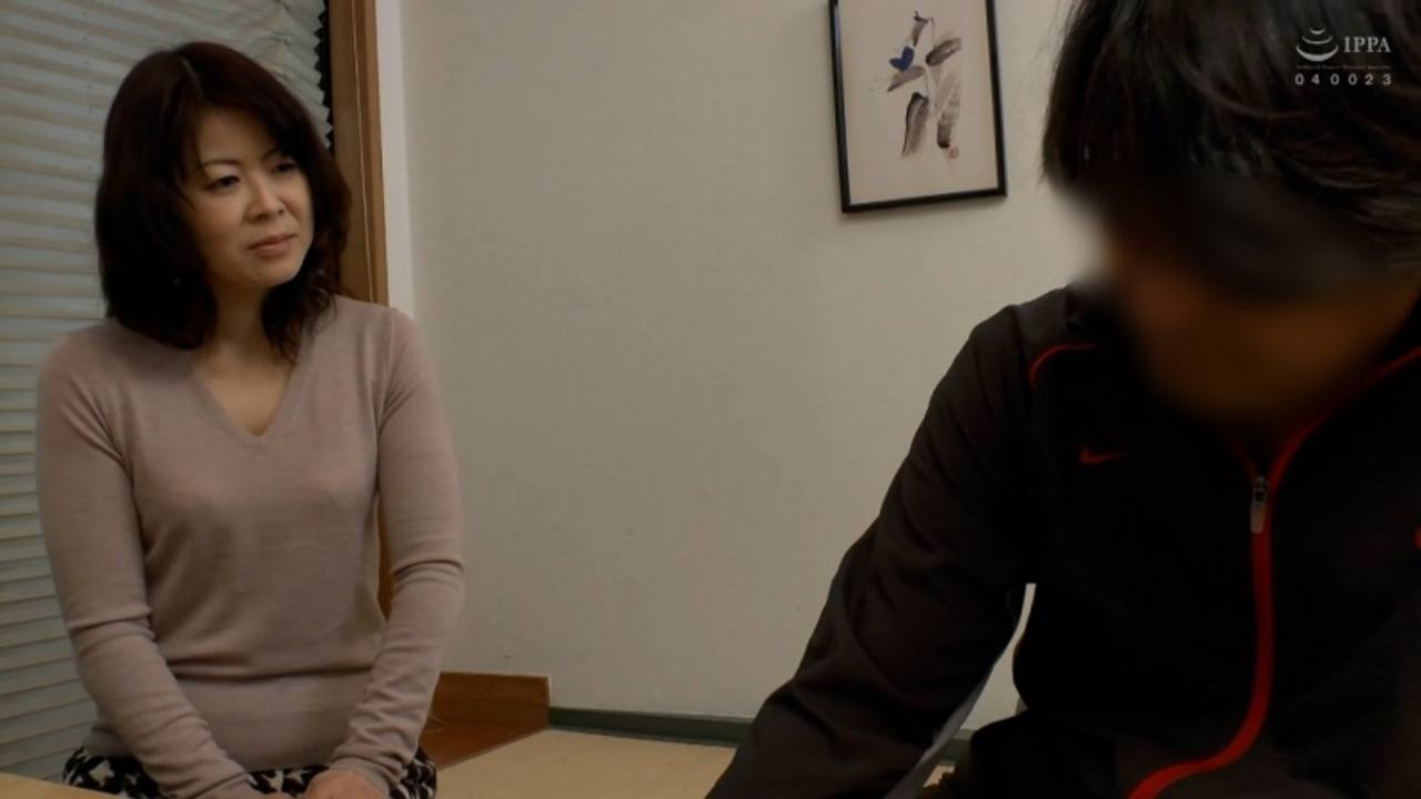 一皮むけば欲求不満を募らせた変態妻に！旦那さんのいない内にはしたない痴態を曝け出してイキまくってます♪③ gallery photo 1