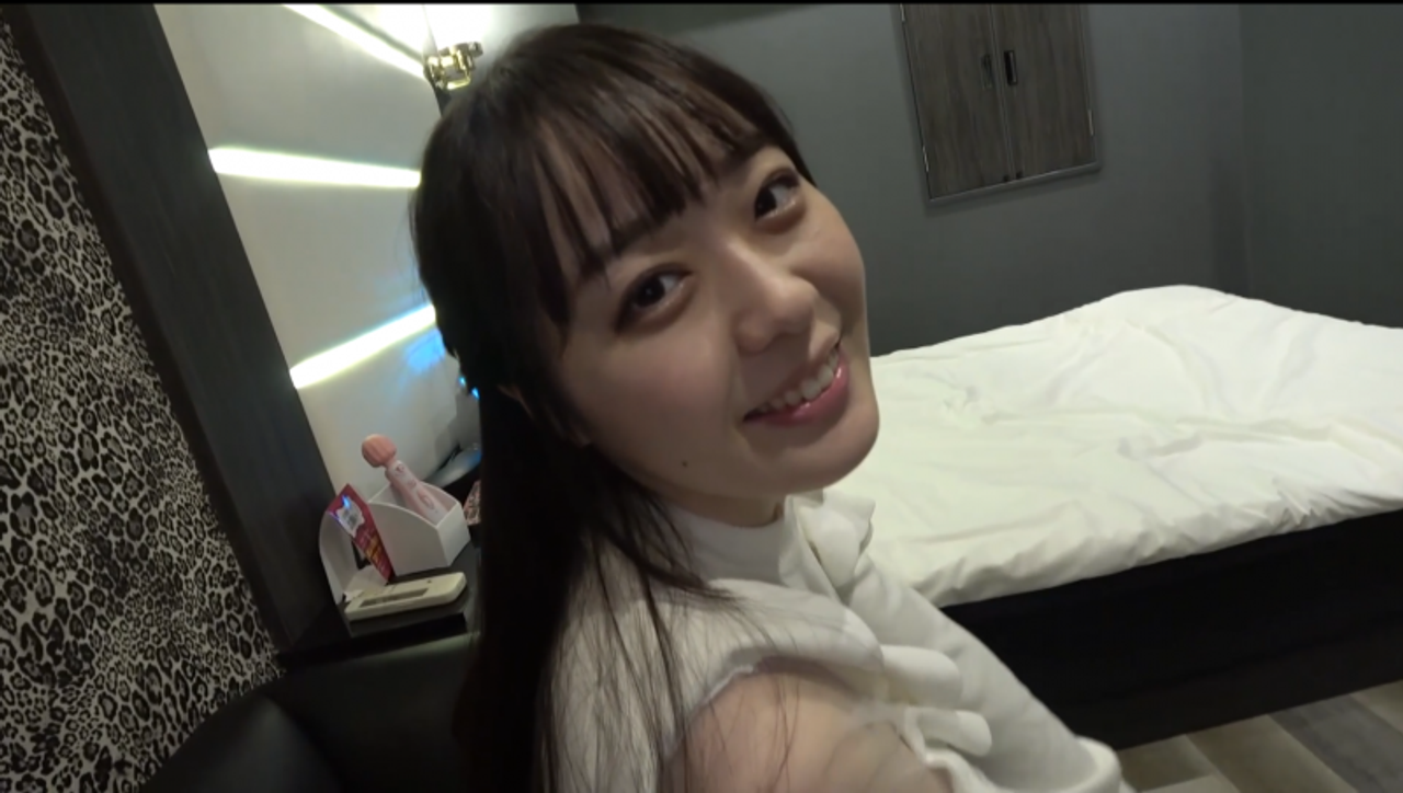 【期間限定89％OFF!】色白美肌で巨乳な激カワ**大生が上目遣いでち◯こを欲しがる様*/無 gallery photo 3