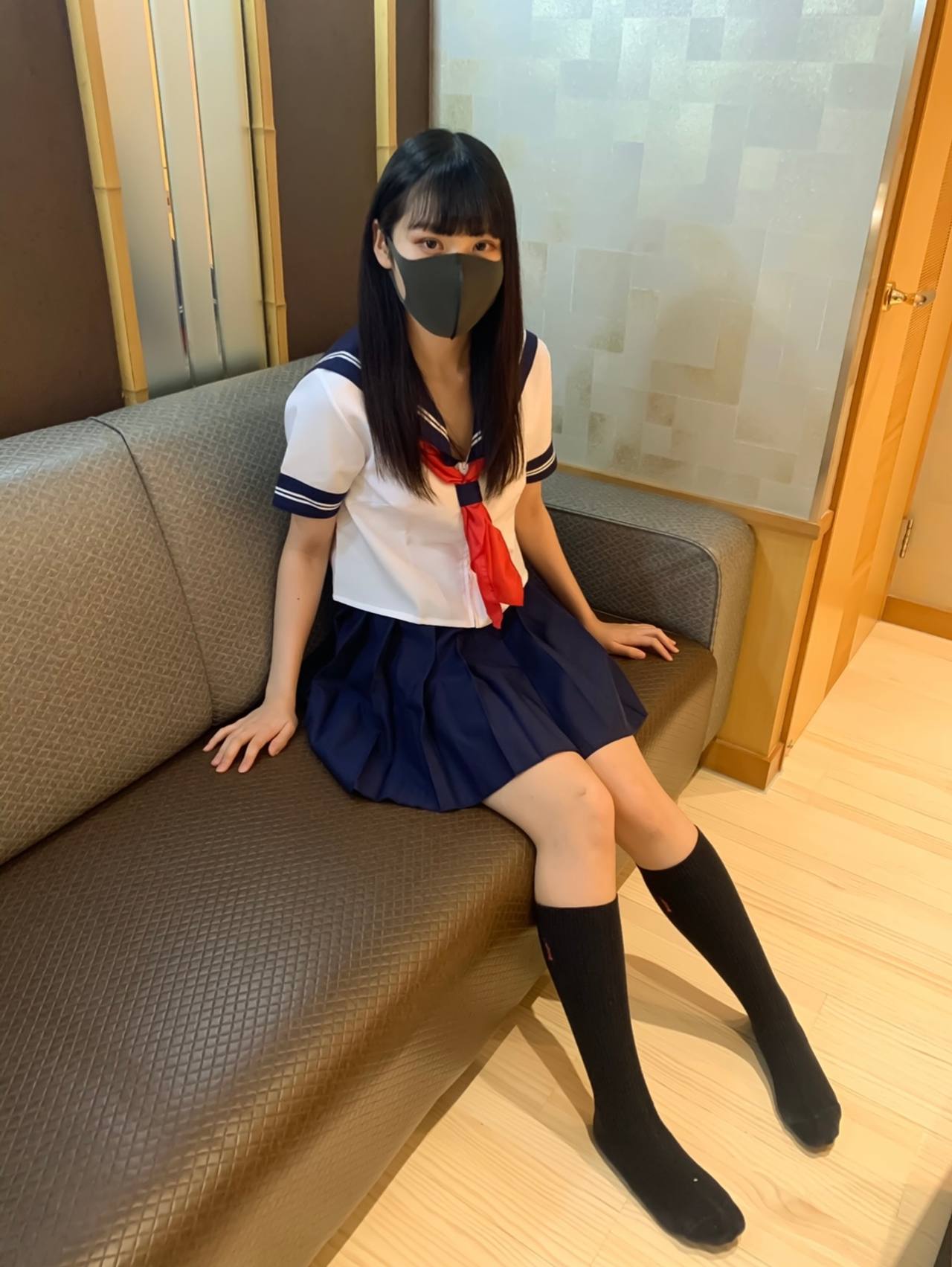 みおちゃんデビュー！卒業すぐにチアコスプレまでの中出し２エッチ高画質特典付き！ gallery photo 1