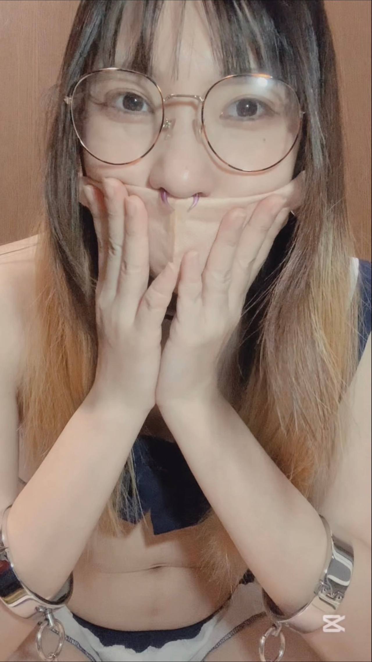 黒いものシリーズ♡単3電池を鼻に貫通させました！ gallery photo 3