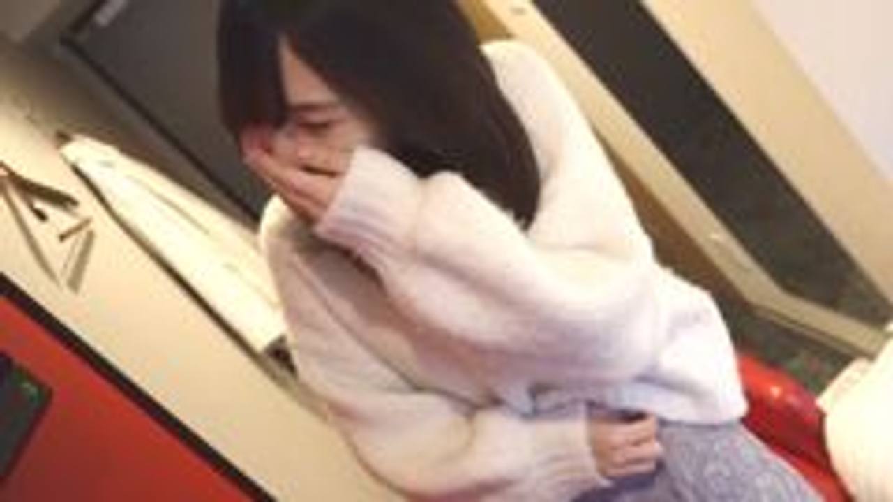 【無修正】【顔出し】波瑠似のおっとり綺麗系スレンダー美女りさちゃんの恥じらう姿に硬直キモおじチンポ怒りのピストン。中出しを拒むりさちゃんに濃厚白濁孕ませ汁種付け完了。 gallery photo 1