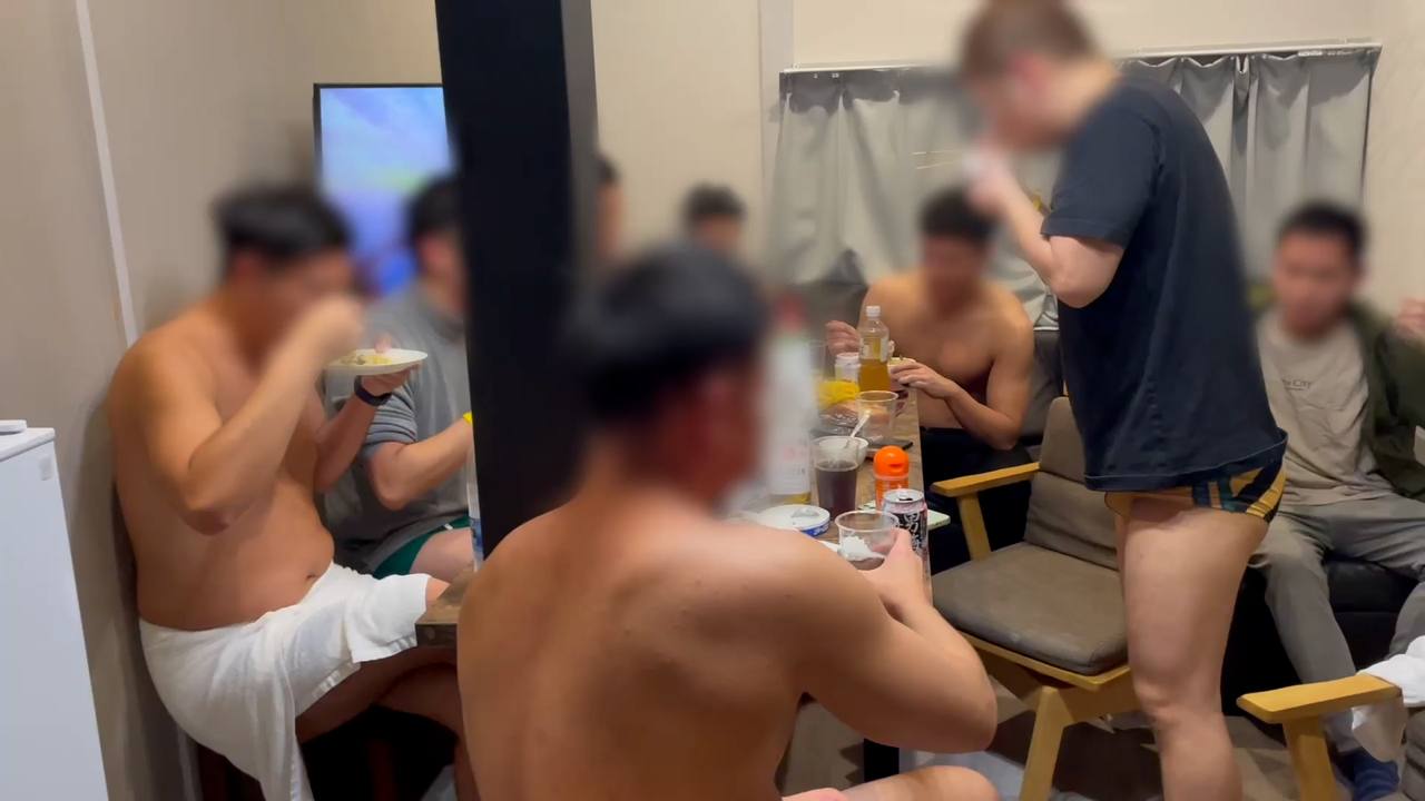 ホモの飲み会は飲みだけじゃ終わらない！？ほろ◯い常態でヤルSEXたまんねえ！あちこちで盛りまくり！ gallery photo 1